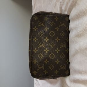 Louis Vuitton trousse 23